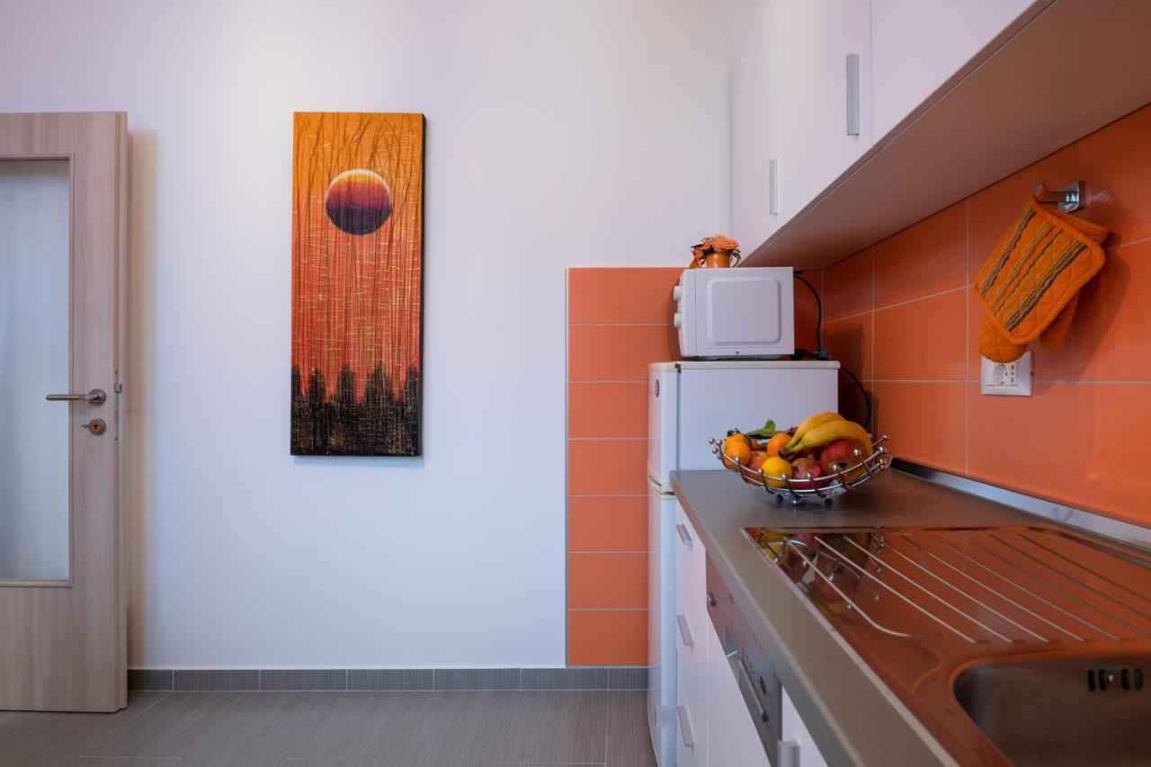Apartments Greta & Ivona Pula Bagian luar foto