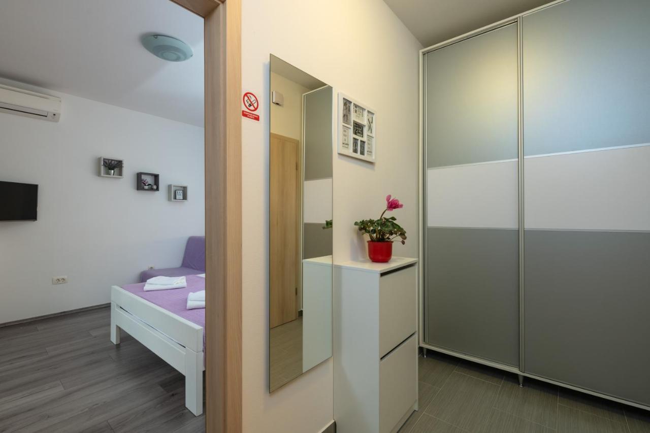 Apartments Greta & Ivona Pula Bagian luar foto