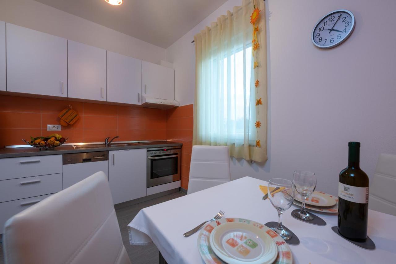 Apartments Greta & Ivona Pula Bagian luar foto