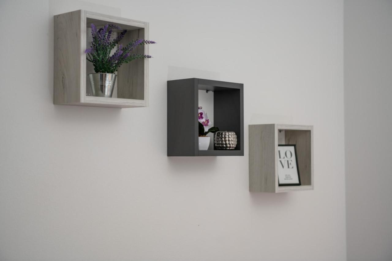 Apartments Greta & Ivona Pula Bagian luar foto