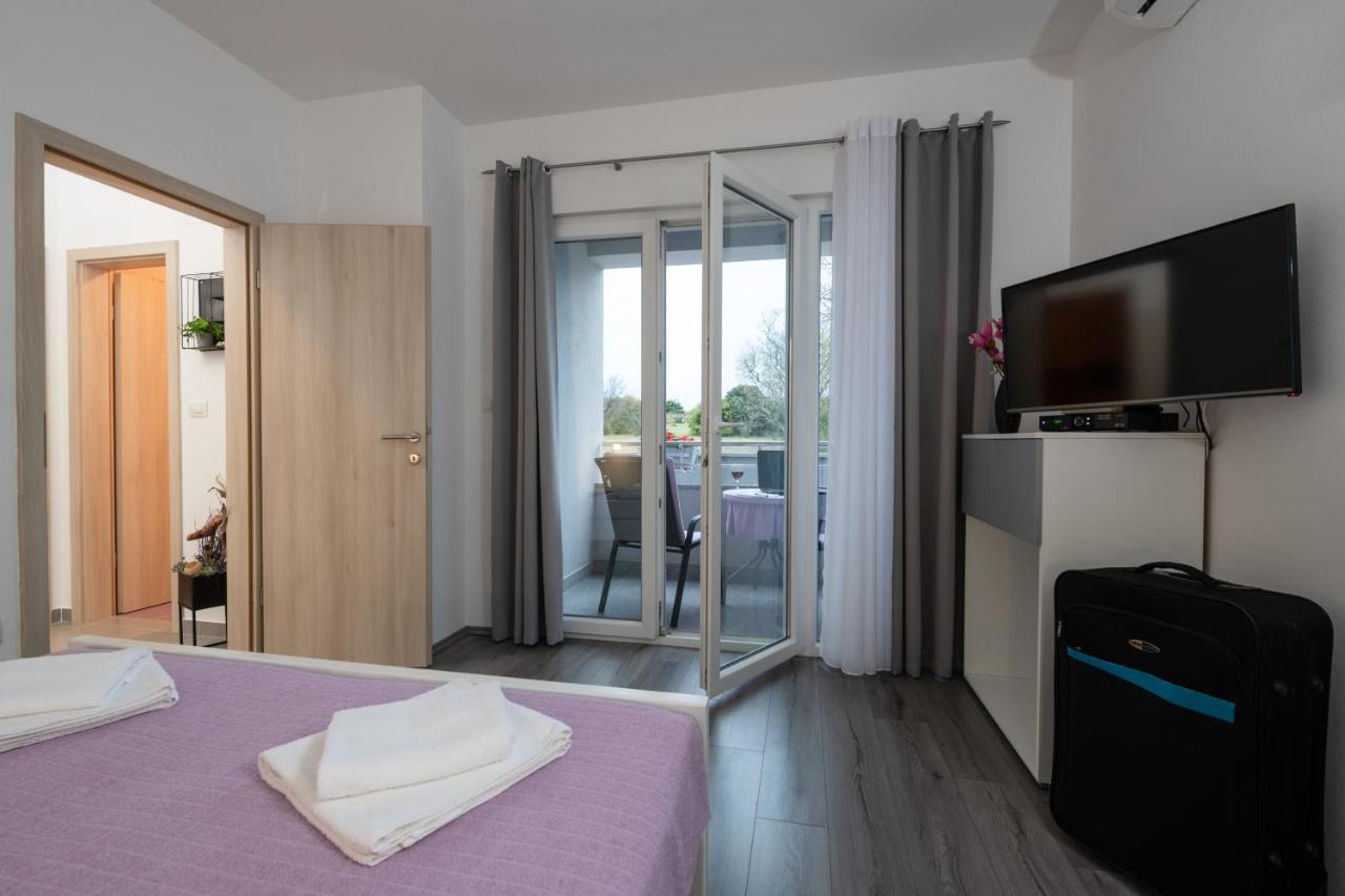 Apartments Greta & Ivona Pula Bagian luar foto