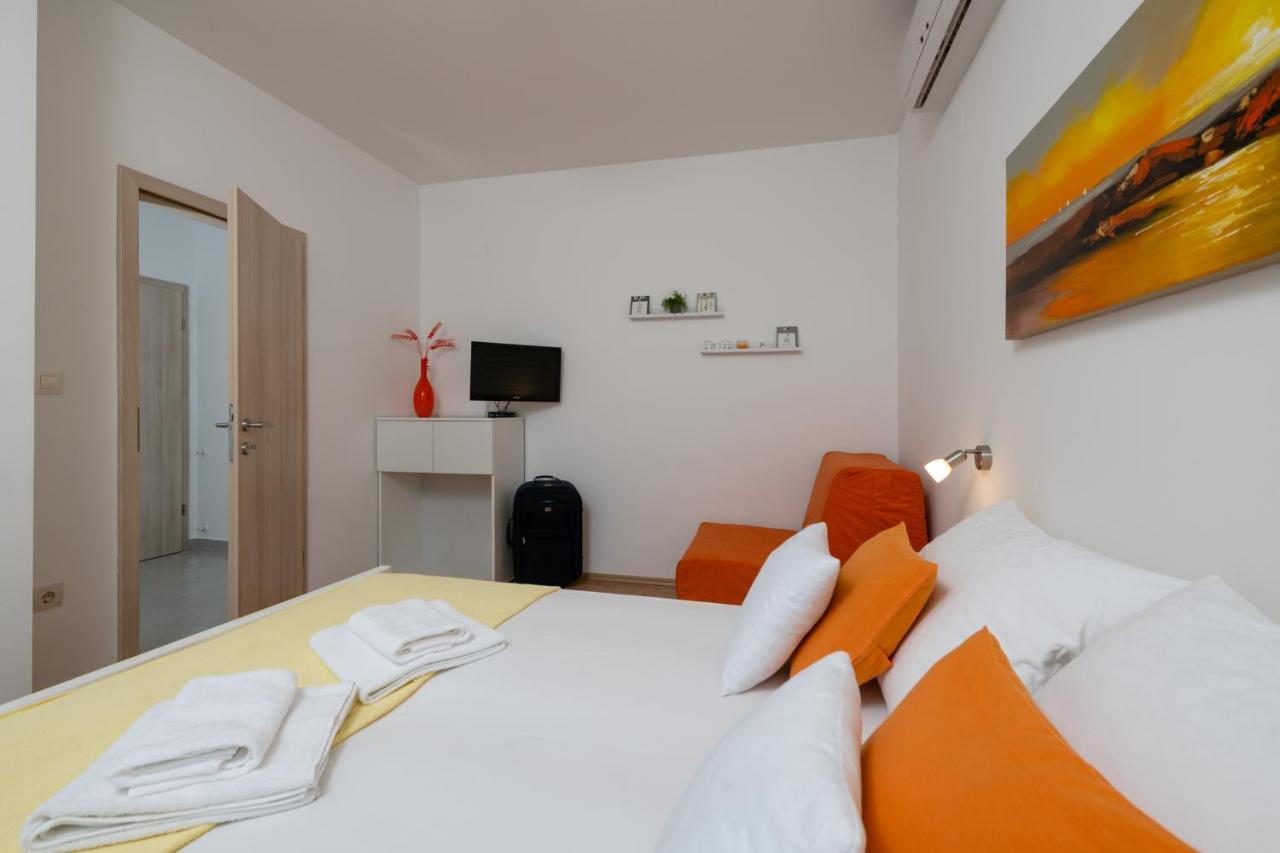 Apartments Greta & Ivona Pula Bagian luar foto