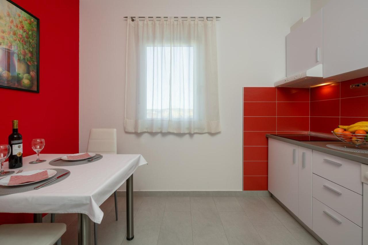 Apartments Greta & Ivona Pula Bagian luar foto