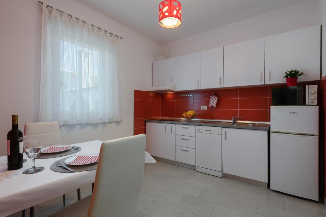 Apartments Greta & Ivona Pula Bagian luar foto