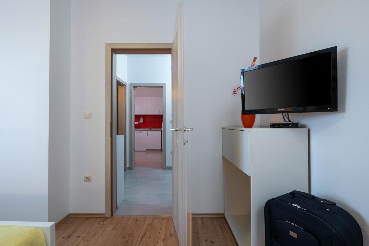 Apartments Greta & Ivona Pula Bagian luar foto