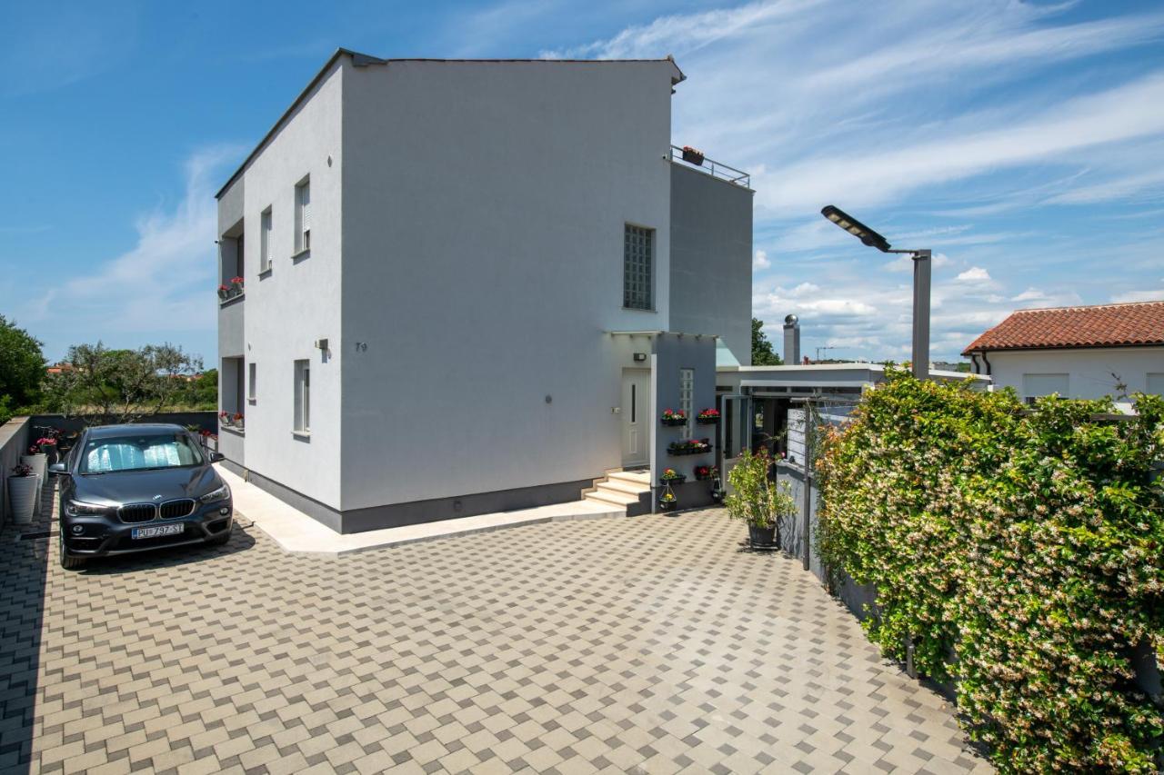 Apartments Greta & Ivona Pula Bagian luar foto